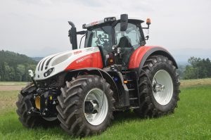 STEYR Traktor mit Reifendruckregelsystem